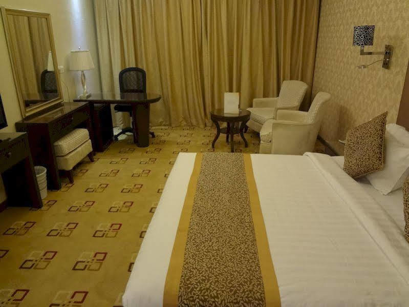 Sanam Hotel Suites - Riadh Exterior foto